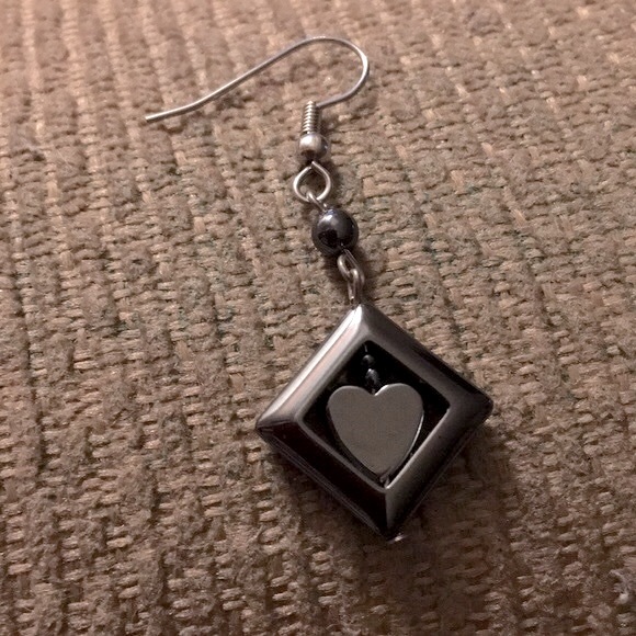Hematite Heart Earrings NWT Handmade - Picture 5 of 5